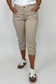 Tess Capri