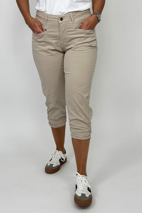 Tess Capri